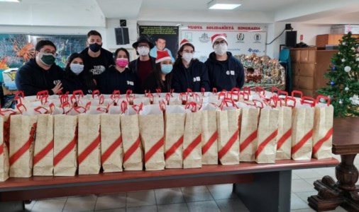 Il donoIl Covid non ferma la solidarietà a Reggio: pranzo natalizio d’asporto per le persone in difficoltà
