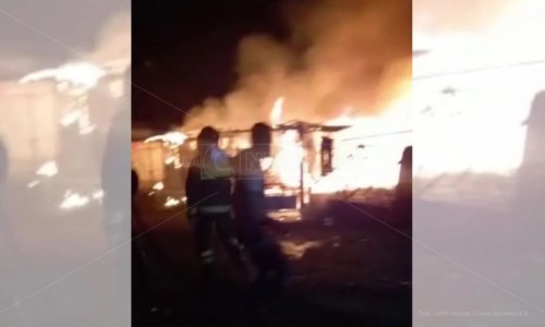 Tragedia sfiorataIncendio alla tendopoli di San Ferdinando nella notte di Capodanno: a fuoco venti baracche