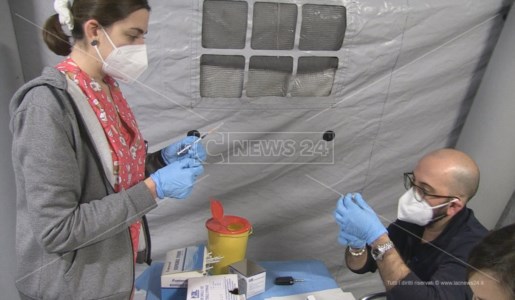 Emergenza pandemiaCovid, in Calabria punti accessibili per vaccinarsi senza prenotazione: l’elenco aggiornato