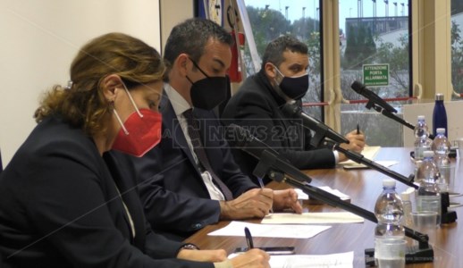 L’emergenzaCovid Calabria, Occhiuto presiede l’Unità di crisi: «Ci prepariamo a ogni scenario, anche il più cupo»