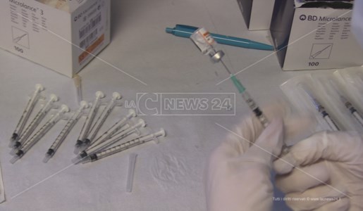 Vax in townVaccini nei comuni in cui gli immunizzati sono meno del 75%: nuova iniziativa Provic Calabria, luoghi e orari