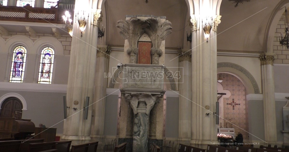Pulpito scolpito da Francesco Jerace nel Duomo di Reggio Calabria