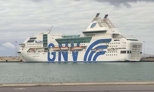 La nave approdata al porto di Gioia Tauro