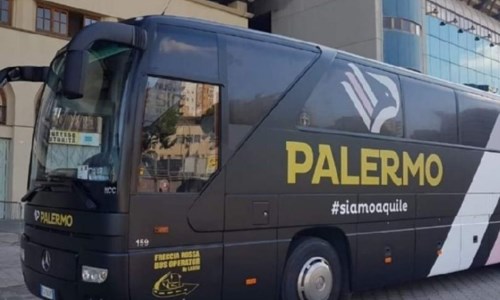 Atti vandaliciCatanzaro, assalto al bus della squadra del Palermo: individuati e denunciati due ragazzi