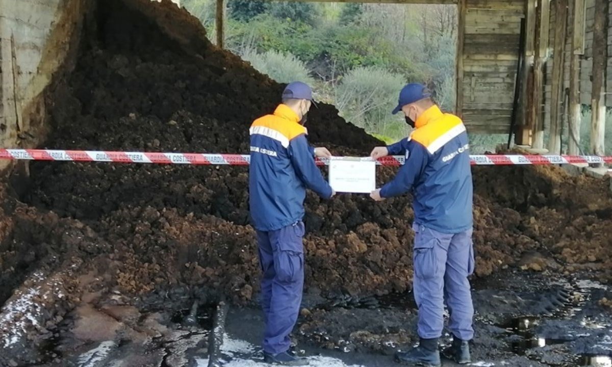 Smaltimento illecito di rifiuti, blitz in un frantoio nel Cosentino: denunciato il proprietario