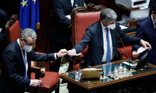 Il presidente della Camera Roberto Fico durante lo scrutinio (Foto Ansa)