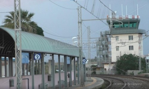 Reggio CalabriaAncora sospesa la navetta che collega l’Aeroporto con la stazione ferroviaria: disagi per i passeggeri