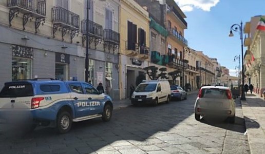 Polizia sul corso di Reggio Calabria
