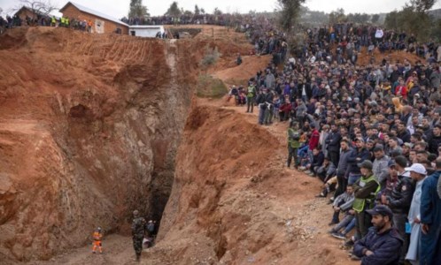 Marocco, si scava per salvare un bimbo finito dentro un pozzo artesiano (foto ansa)