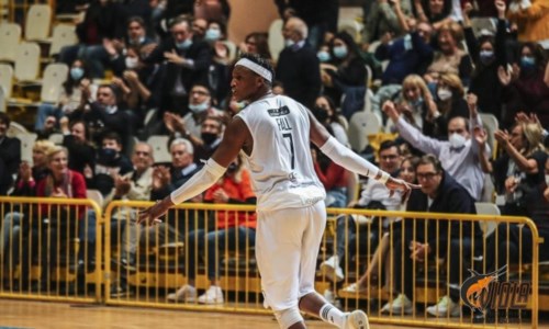 Basket Serie BLa Viola Reggio taglia il traguardo: Taranto battuta, neroarancio ai playoff