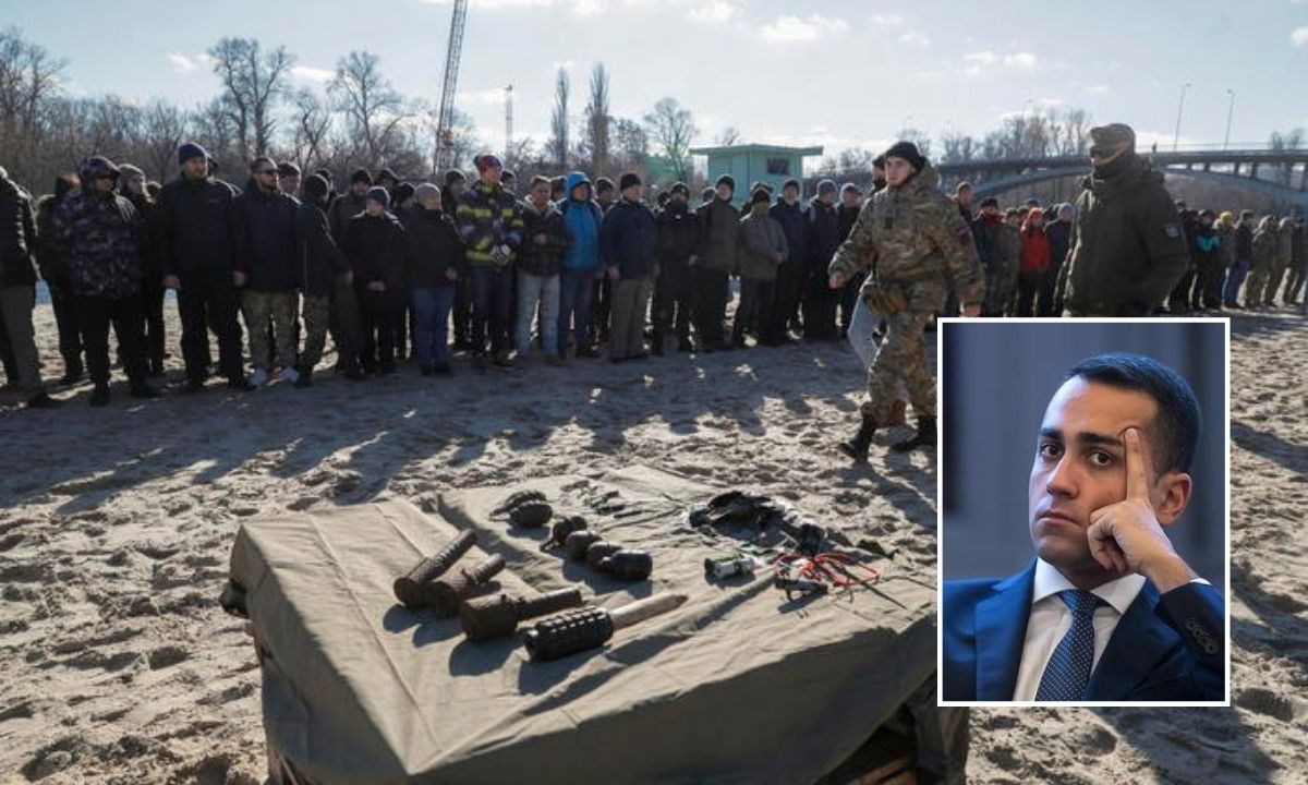 Sullo sfondo un’esercitazione militare in Ucraina, nel riquadro il ministro degli Esteri Luigi Di Maio