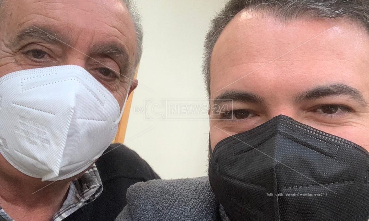 L’ex dirigente sanitario Vincenzo Cesareo con l’avvocato Riccardo Rosà