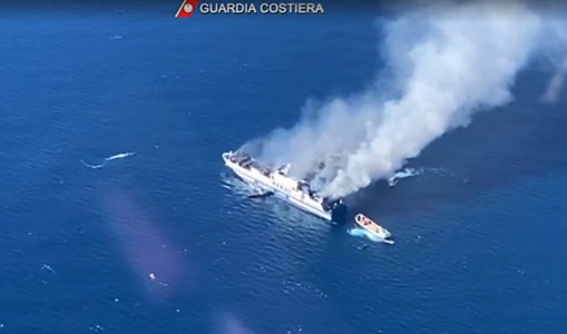 Paura nel Mar IonioIncendio sul traghetto tra Brindisi e Grecia, 9 dispersi: individuati 2 passeggeri intrappolati in stiva