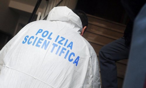 Macabra scopertaDramma nel Leccese, 76enne trovato morto in casa incappucciato e con le mani legate