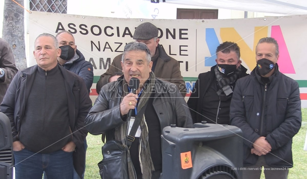 La protesta degli ambulanti a Cosenza