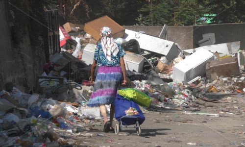 ScordovilloLamezia, tra macerie e detriti viaggio nel campo rom più grande del Sud Italia: «Siamo fantasmi»