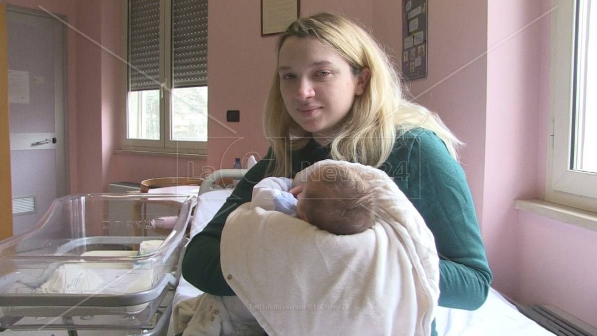 La giovane Anastasia con il piccolo Mikhail