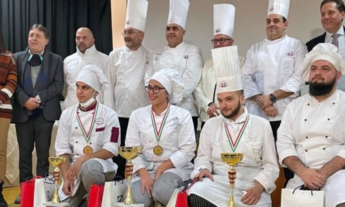 Eccellenze in cucinaA San Giovanni in Fiore il concorso regionale enogastronomico: il podio dei migliori allievi chef calabresi
