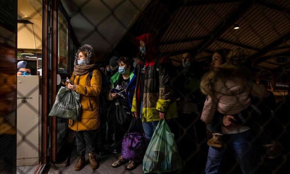 Profughi in fuga dall’Ucraina - foto ansa