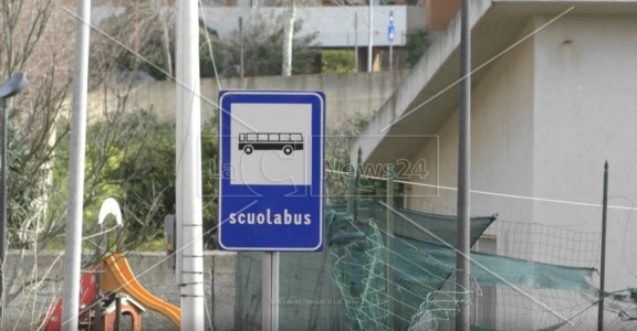 Sul piede di guerraVilla San Giovanni, scuola chiusa da anni e bus per la sede provvisoria sospeso: famiglie in protesta