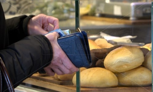 CarovitaIl pane non è mai costato tanto: in Europa +18%. E l’olio di semi diventa un lusso: in Italia +62%