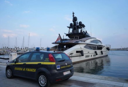 I provvedimentiDai mega yacht alla villa da 17 mln di euro, l’Italia “congela” i beni agli oligarchi russi
