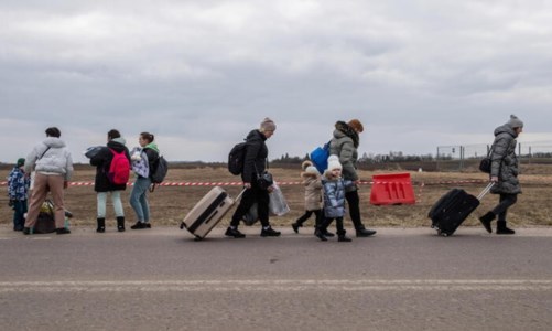 Profughi in fuga dall’Ucraina - foto Ansa