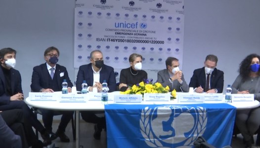 Unicef a sostegno del popolo ucraino, si insedia il presidente di Crotone Giusy Regalino