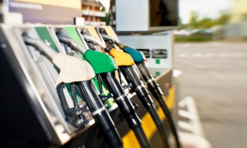 Caro carburanteContinua a salire il prezzo di benzina e diesel, da oggi nuova proroga del taglio delle accise