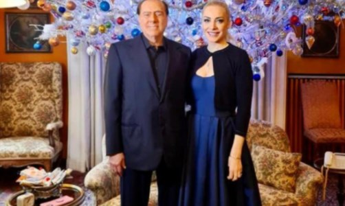 Silvio Berlusconi e Marta Fascina, foto ansa risalente al periodo di Natale