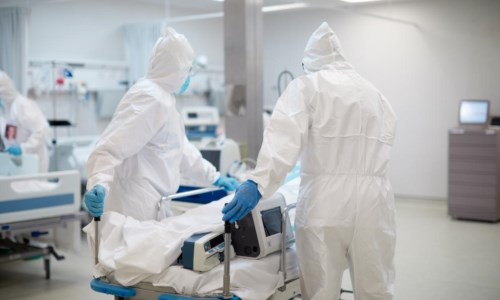 Emergenza senza fineAll’ospedale di Catanzaro reparti pieni e medici in supporto delle unità Covid