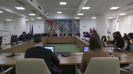 La seduta della Seconda Commissione consiliare Bilancio presieduta da Antonio Montuoro (FdI)