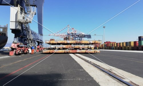 Si spezza il cavo di ormeggio di una nave, tragedia sfiorata al porto di Gioia Tauro