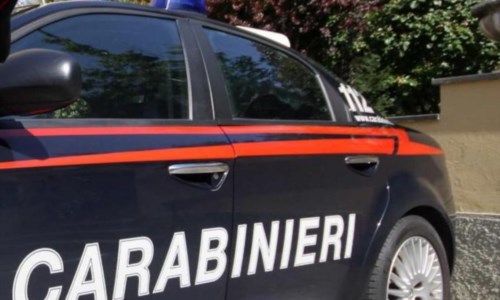 In manetteRende, non si ferma all’alt dei carabinieri e getta pistola dal finestrino: arrestato