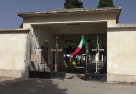 La letteraLocri, il sindaco Giovanni Calabrese: «Il cimitero gestito dai clan torna libero»