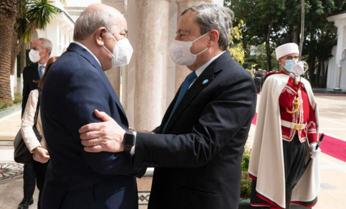 Il premier Mario Draghi ha incontrato il presidente della Repubblica algerina, Abdelmadjid Tebboune (foto ansa)