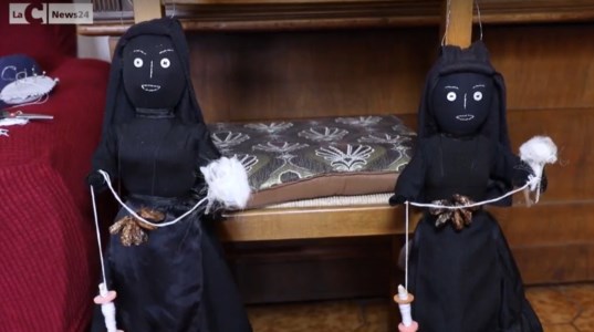 Pasqua in CalabriaLe Corajisime, a San Floro una mostra dedicata alle bambole della Quaresima -Video