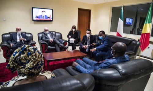 I ministri italiani e congolesi durante l’incontro (foto ansa)