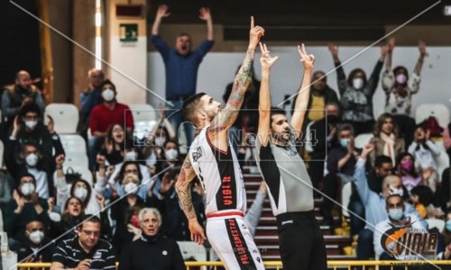 BasketViola Reggio Calabria, vittoria pesante in ottica playoff: Salerno battuta 65-61