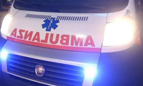Incidente nel NapoletanoAnziano travolto e ucciso da un motorino elettrico mentre attraversa la strada