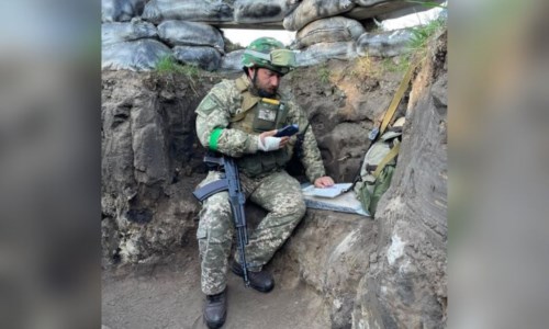 Guerra in UcrainaLezioni in trincea: la storia del soldato-professore di Uzhhorod che continua a insegnare anche al fronte