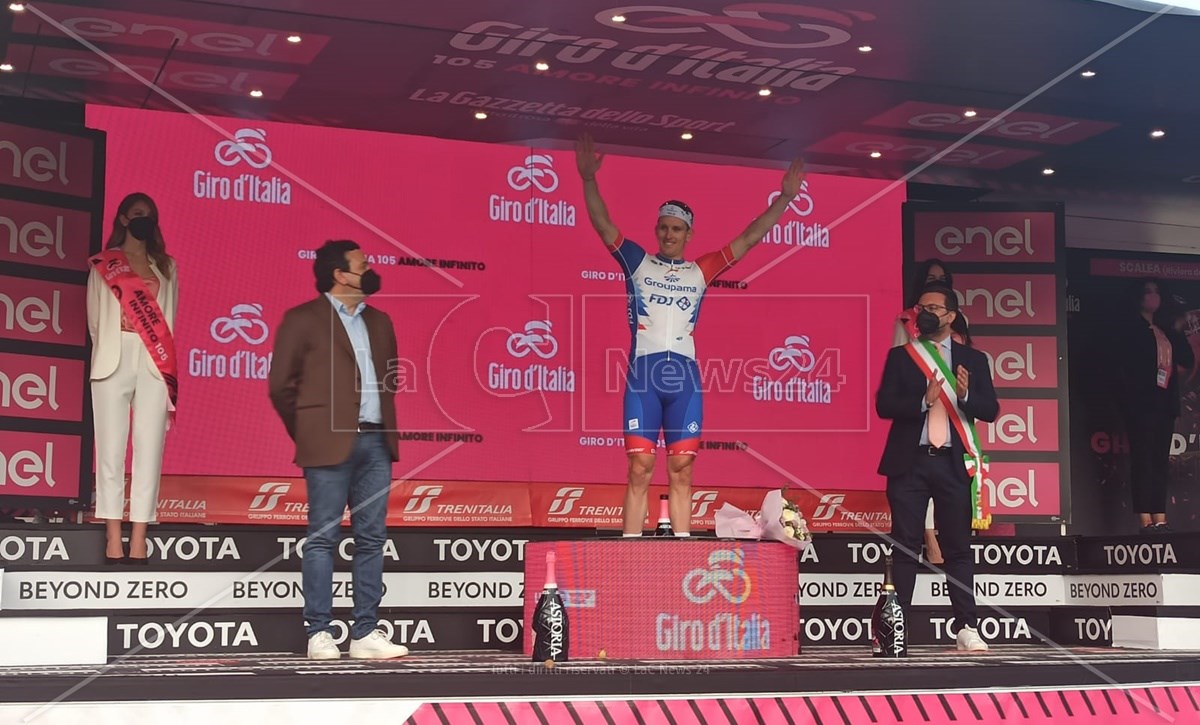 Giro d’Italia, à Scalea victoire au photofinish du Français Arnaud Demar