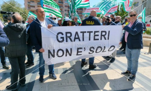 Mobilitazione«Gratteri non si tocca»: la Calabria si stringe attorno al procuratore, manifestazione a Catanzaro