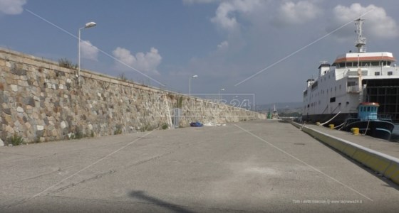 Banchina dove dovrà essere allestita la tensostruttura per accogliere i migranti al Porto di Reggio Calabria
