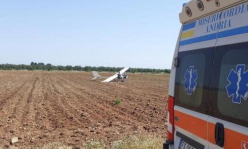 Il drammaTragedia in Puglia, due ultraleggeri si scontrano in volo: morti marito e moglie