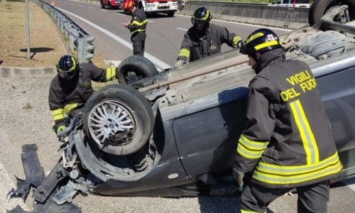 L’impattoIncidente stradale nel Catanzarese, perde il controllo dell’auto e si ribalta: ferito il conducente