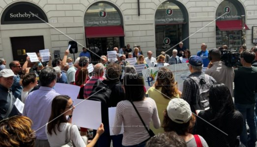 L’iniziativa a Roma«Gratteri solo come Falcone e Borsellino, il segnale che la mafia aspetta»: il flash mob a sostegno del magistrato
