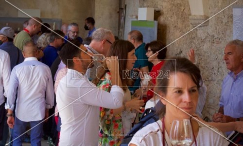 L’eventoEnograstronomia, degustazione dei tesori della Locride nel chiostro della chiesa di San Francesco a Gerace