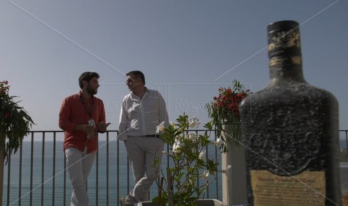 Nuovo spotL’omaggio del Vecchio Amaro del Capo alla Calabria e a Tropea: «Sono qui le nostre radici»