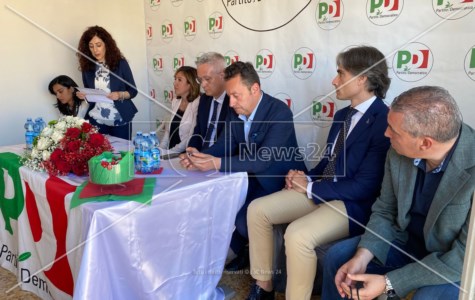 Nuovo inizioSiderno, il senatore Vaccari inaugura la nuova sede del circolo Pd: «Qui istituzioni credibili»